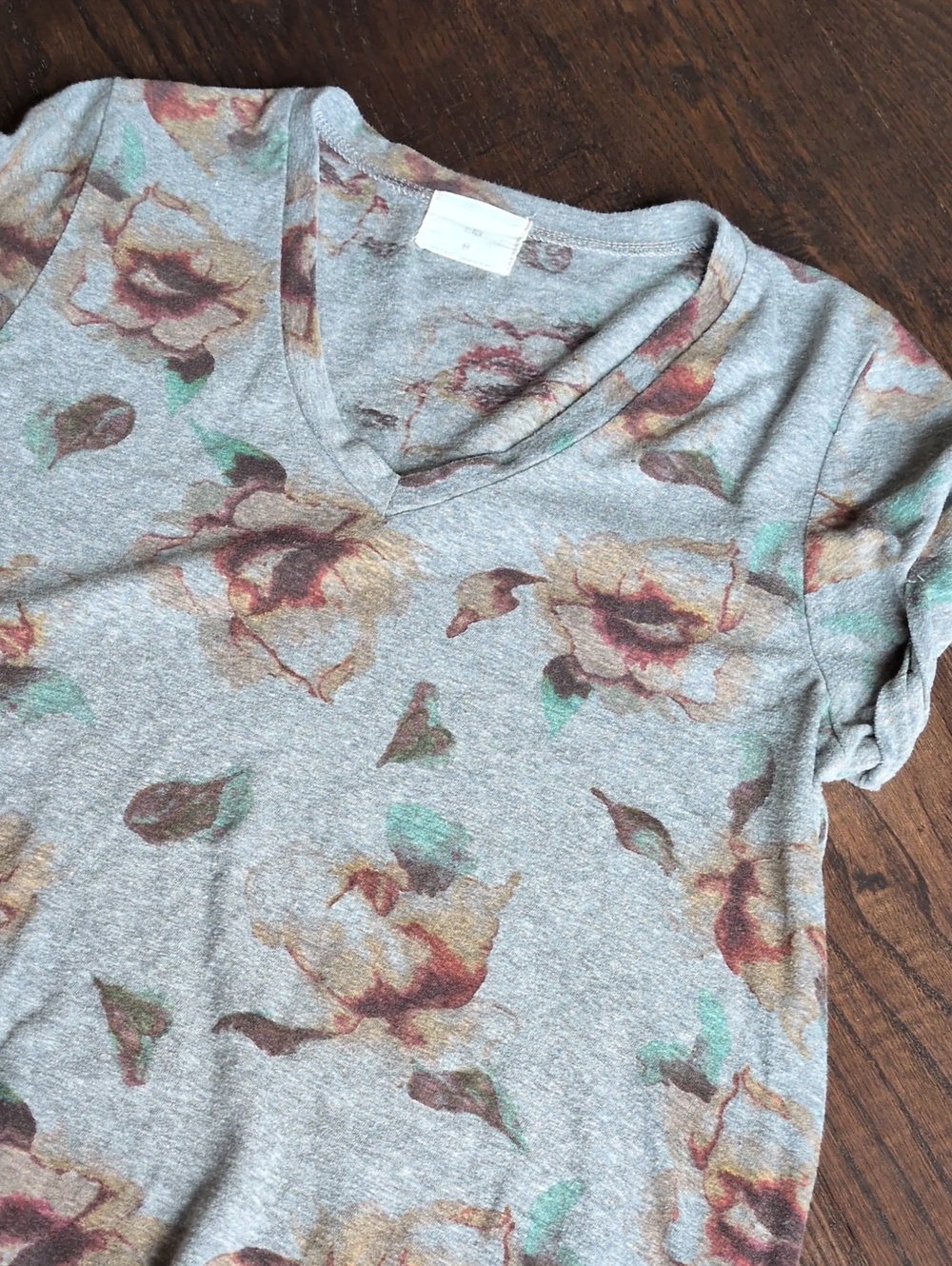 ANTHRO I Heather Gray with Rust & Peach Floral V-Neck T-Shirt Top by T.la, XS